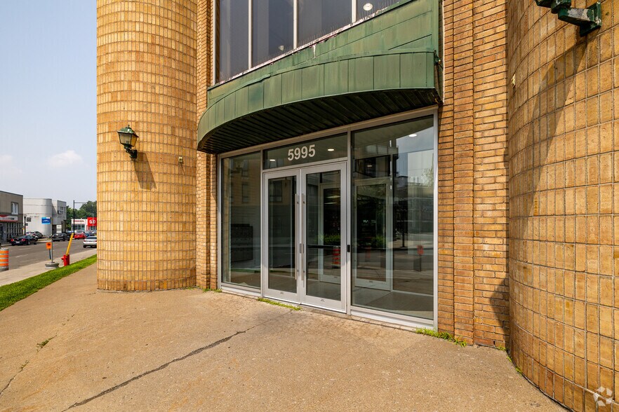 More Photos Of 5995 Boul Gouin O, Montréal General Retail For Sale