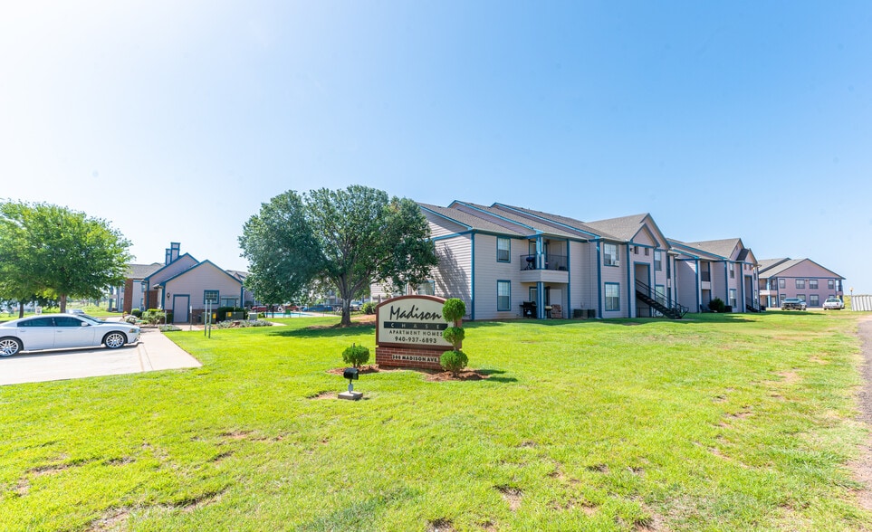 More Photos Of 300 Madison Ave, Childress Apartments For Sale