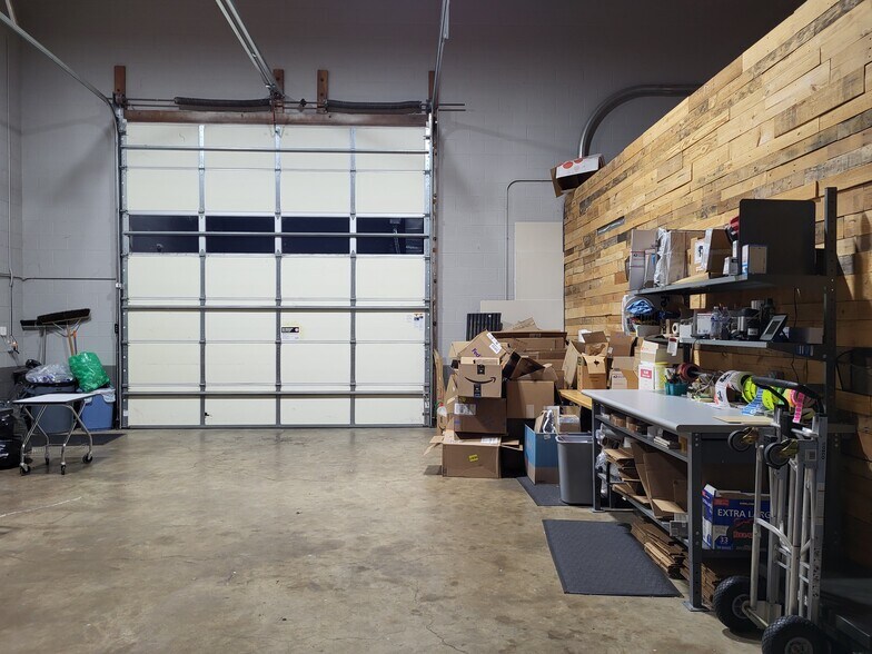 More Photos Of 555 Conger St, Eugene Flex For Sale