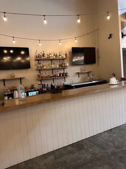 More Photos Of 2255 Center St, Chattanooga Storefront Retail Office For Lease