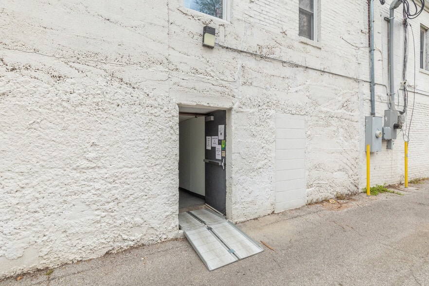 More Photos Of 4168 Juniata St, Saint Louis Restaurant For Lease