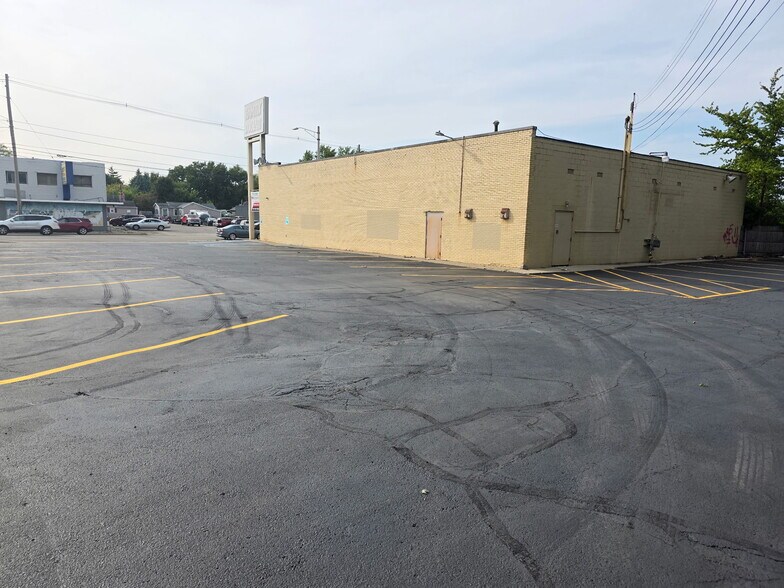 More Photos Of 2919 S Cedar St, Lansing General Retail For Sale