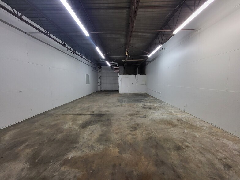 More Photos Of 7112 NW Melrose Ln, Oklahoma City Manufacturing For Lease