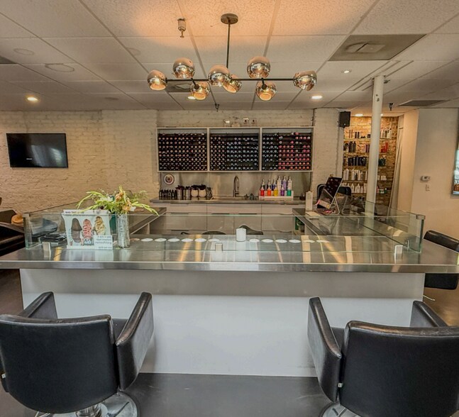 More Photos Of 7-15 W Main St, Pensacola Office For Lease