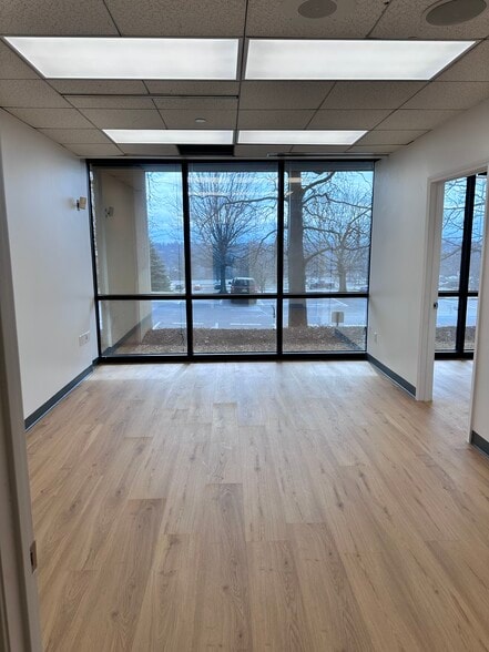 More Photos Of 730 Holiday Dr, Pittsburgh Office For Lease