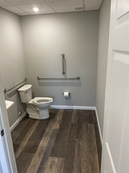 More Photos Of 615 Colonial Park Dr, Roswell Loft Creative Space For Lease