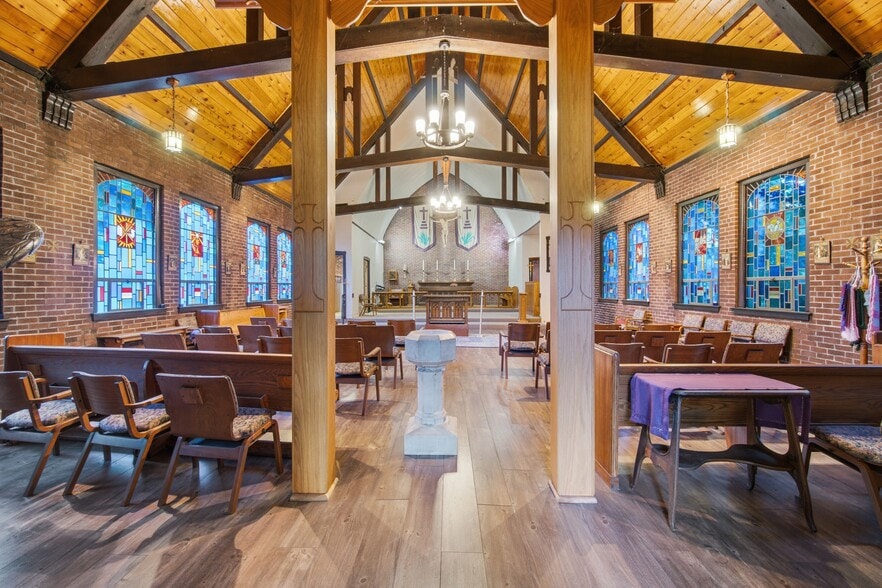 More Photos Of 6240 N Avondale Ave, Chicago Specialty For Sale