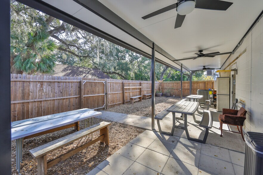 More Photos Of 307 S Parsons Ave, Brandon Storefront For Lease