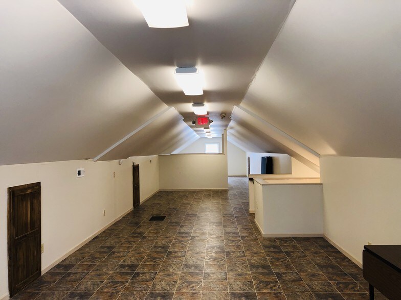 More Photos Of 120-122 W Broadway St, New Lexington Office For Lease
