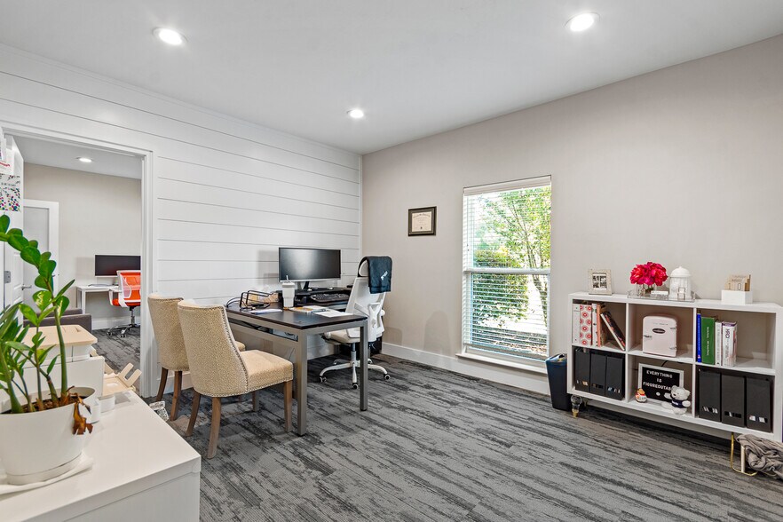 More Photos Of 2720 NW 6th St, Gainesville Medical For Lease