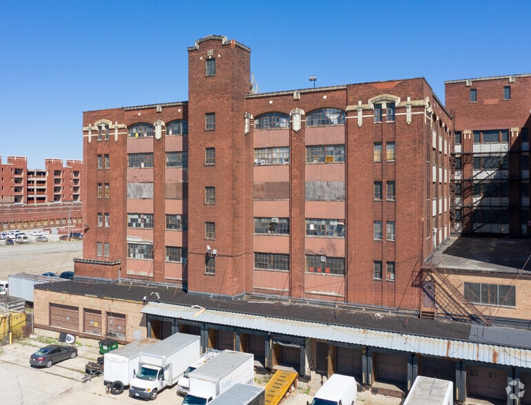 More Photos Of 1965 W Pershing Rd, Chicago Manufacturing For Lease