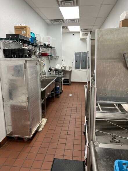 More Photos Of 703 N Main St, Pine Island Fast Food For Lease