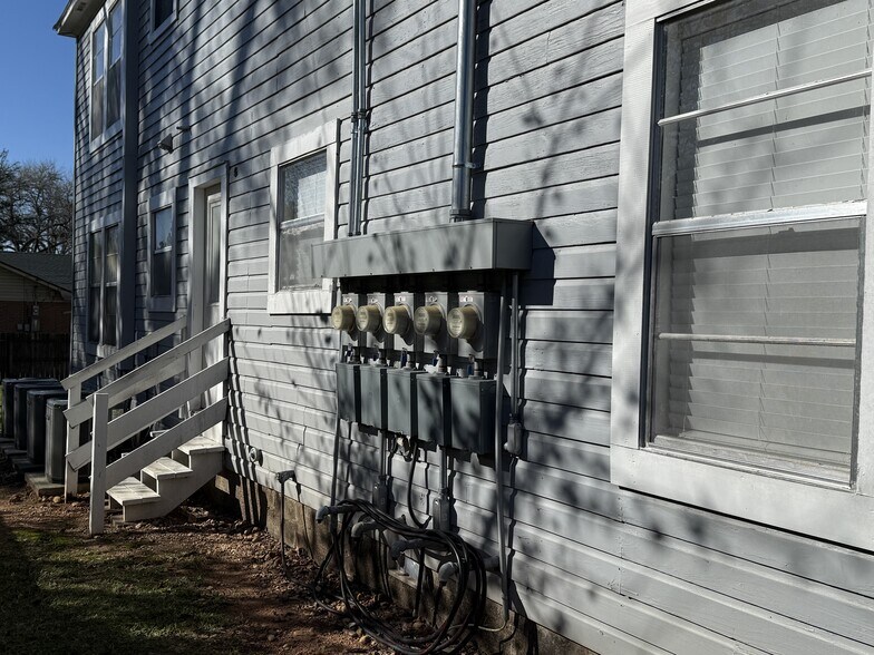 More Photos Of 409 E Austin St, Bellville Apartments For Sale