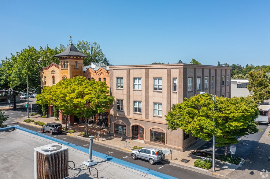 More Photos Of 566-576 Olive St, Eugene Office For Lease