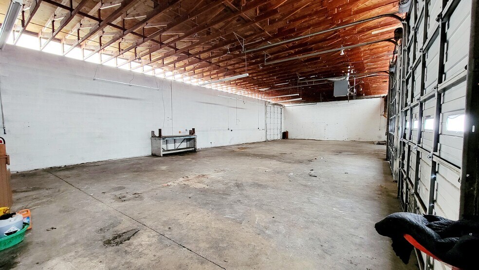 More Photos Of 2060 Warner St NE, Salem Warehouse For Sale