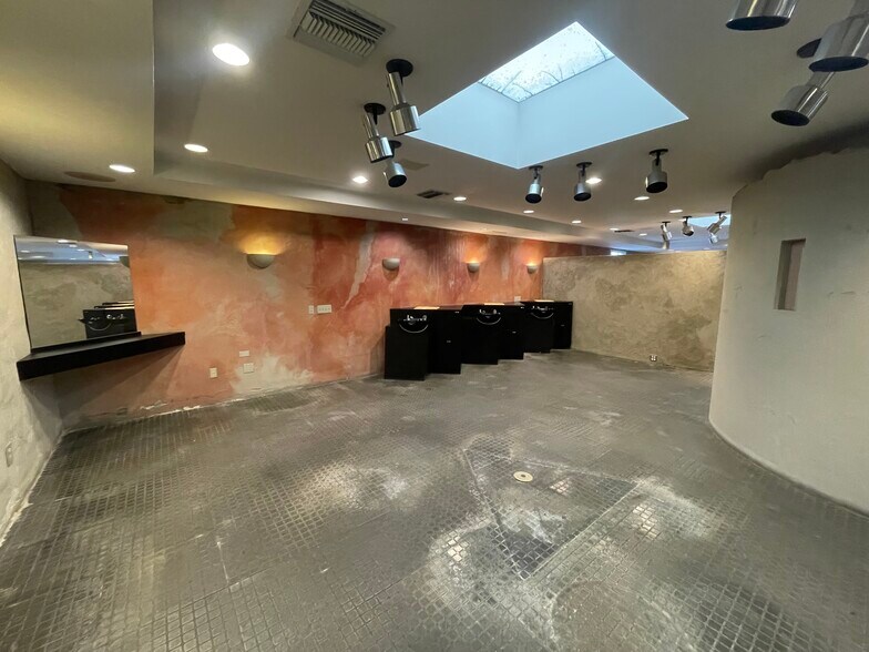 More Photos Of 3519 E Coast Hwy, Corona Del Mar Storefront For Lease