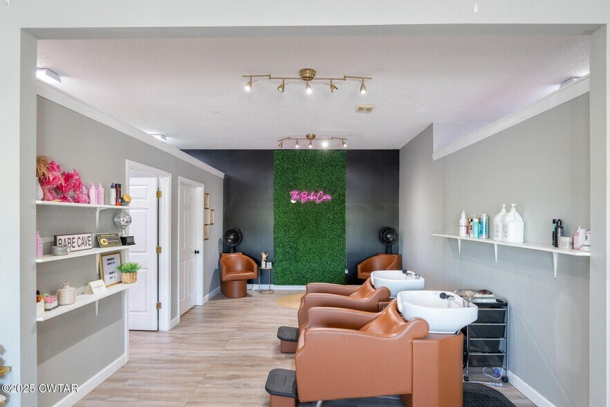 More Photos Of 777 W Church St, Lexington General Retail For Sale