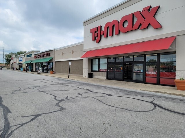 More Photos Of 1107-1125 S Main St, Bowling Green Unknown For Lease