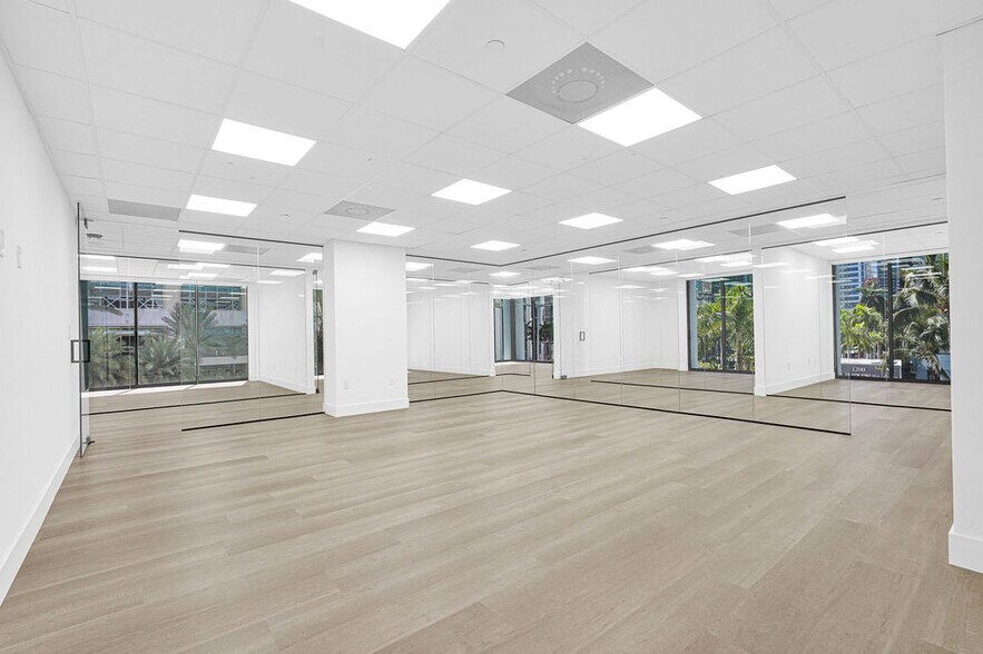 More Photos Of 1110 Brickell Ave, Miami Office For Sale