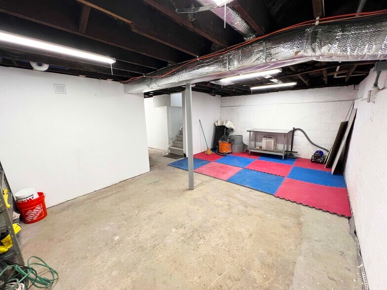 More Photos Of 530 Bayway Ave, Elizabeth General Retail For Sale