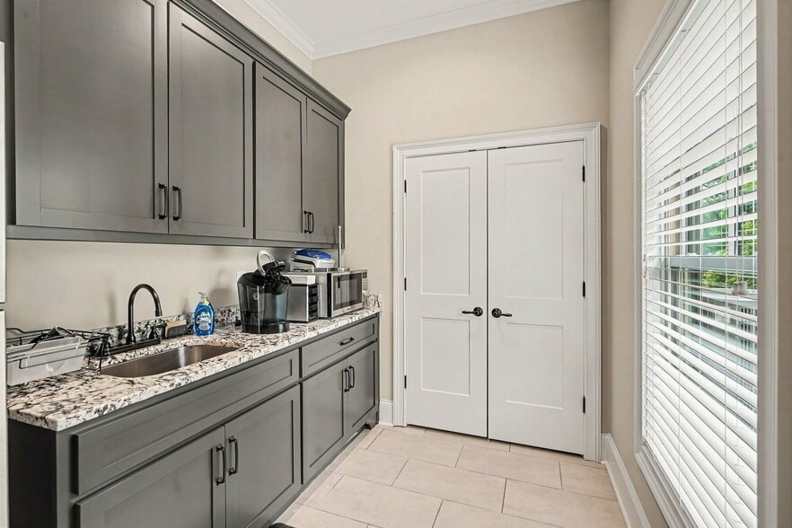 More Photos Of 132 Byrd Way, Warner Robins Office For Sale