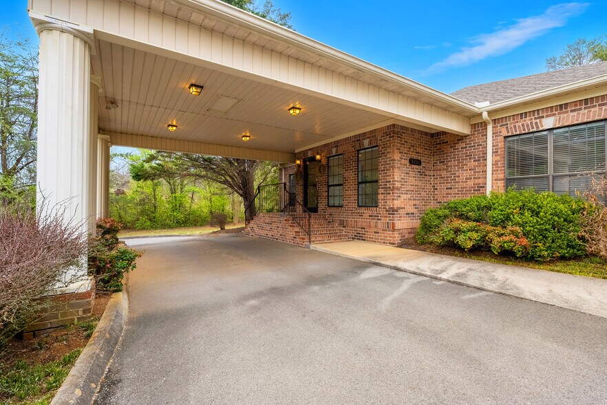 More Photos Of 3221 W Governor John Sevier Hwy, Knoxville Medical For Lease