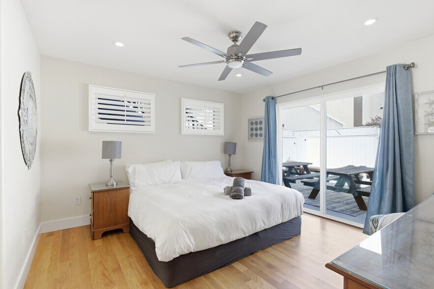 More Photos Of 1544 Chalcedony St, San Diego Apartments For Sale