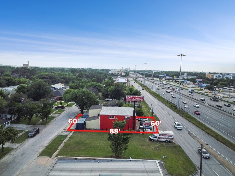 More Photos Of 10722 E I-10 Fwy, Houston Freestanding For Sale