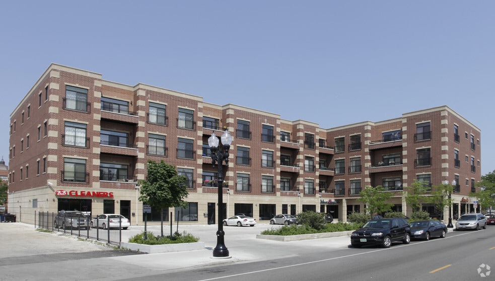 Primary Photo Of 4651 N Greenview Ave, Chicago Apartments For Lease