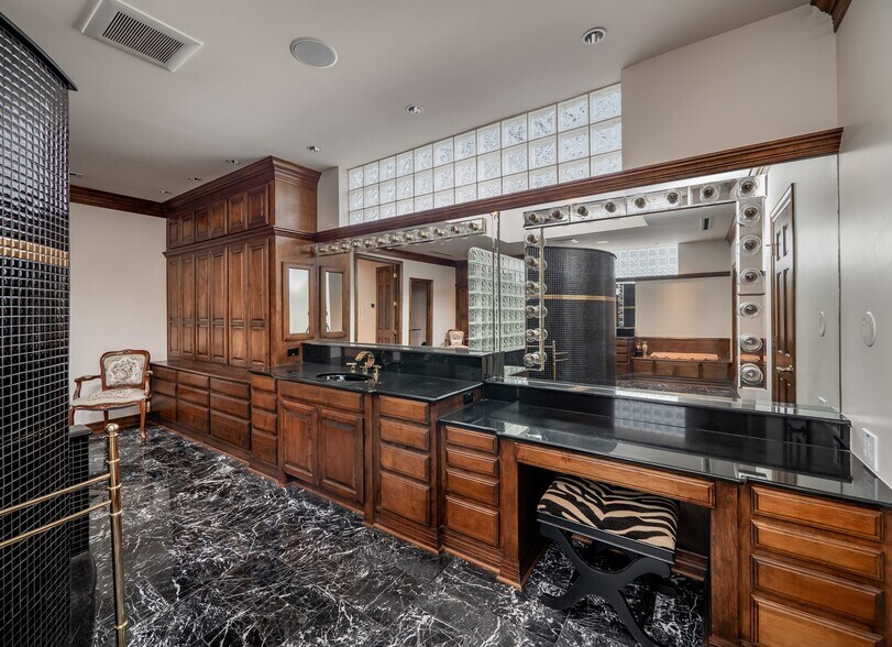 More Photos Of 805 N Congress Ave, Austin Storefront Retail Residential For Sale