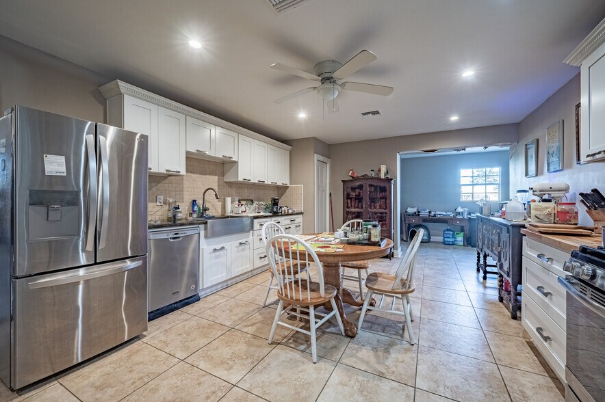 More Photos Of 160 W Haines Blvd, Lake Alfred Self Storage For Sale