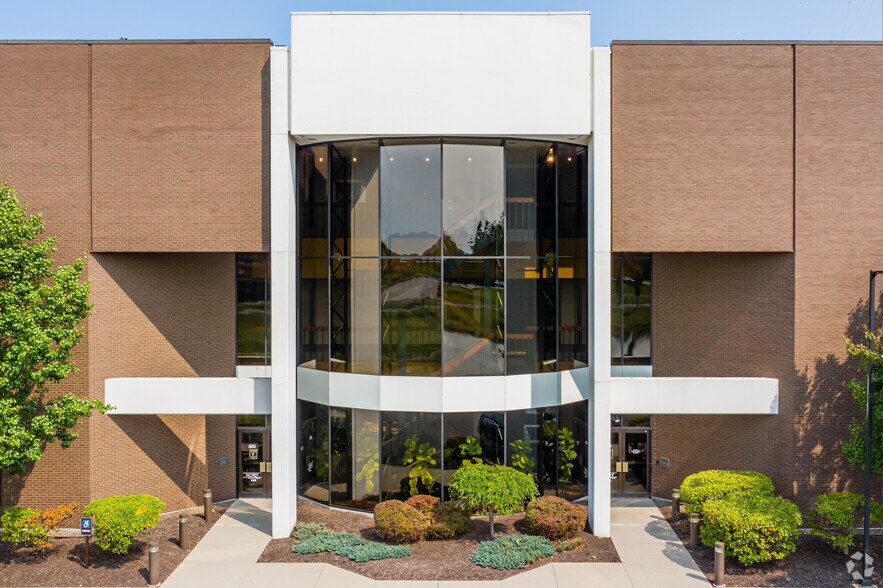 More Photos Of 300 Canal View Blvd, Rochester Office For Lease