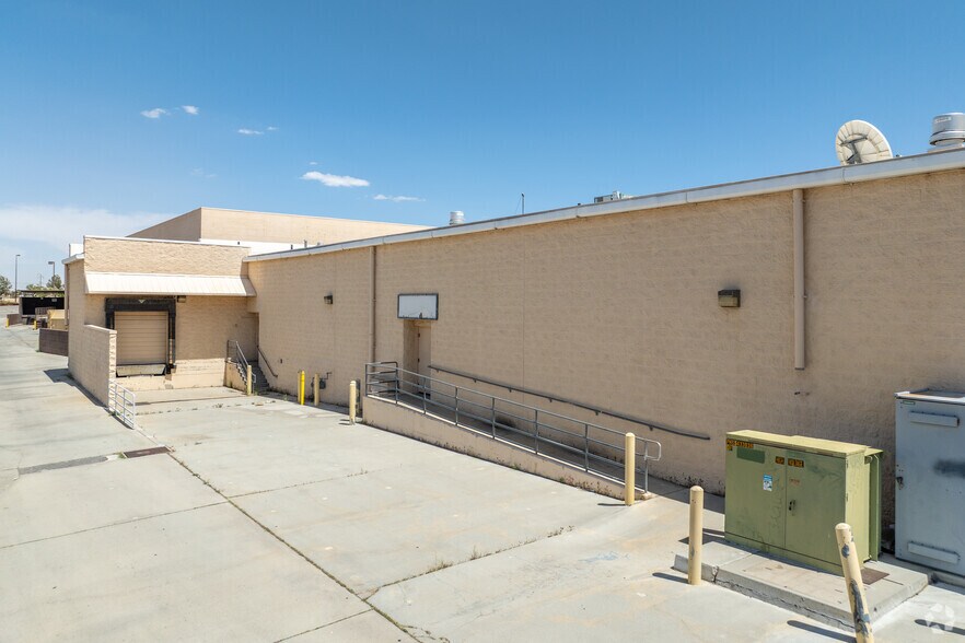 More Photos Of 58000 29 Palms Hwy, Yucca Valley Department Store For Lease