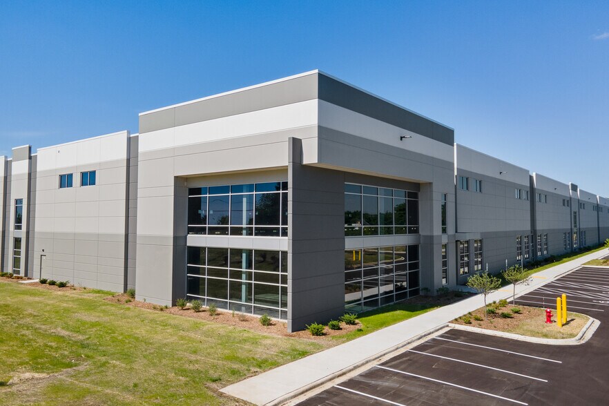 More Photos Of 9141 S 13th St, Oak Creek Warehouse For Lease