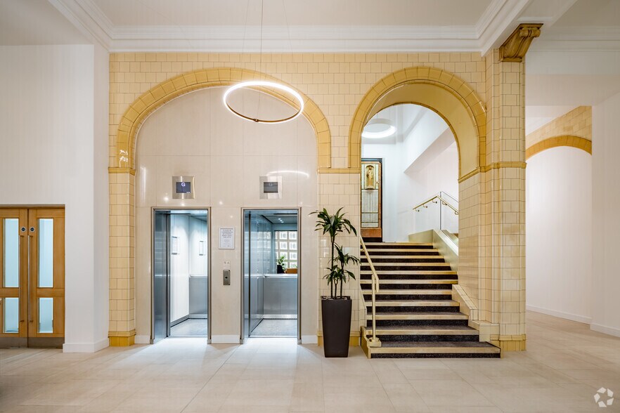 More Photos Of 56 Oxford St, Manchester Office For Lease