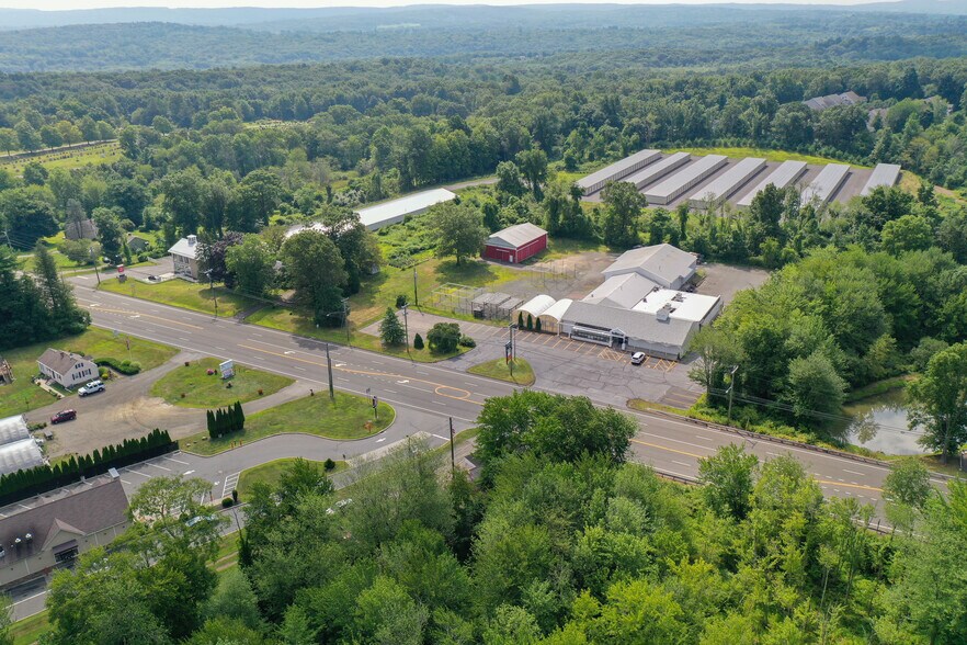 More Photos Of 147 Meriden Rd, Middlefield Garden Center For Lease