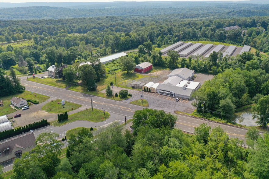 More Photos Of 147 Meriden Rd, Middlefield Garden Center For Sale