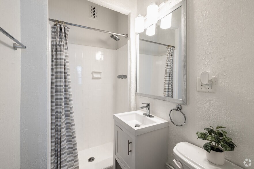 More Photos Of 5640 Santa Monica Blvd, Los Angeles Apartments For Sale