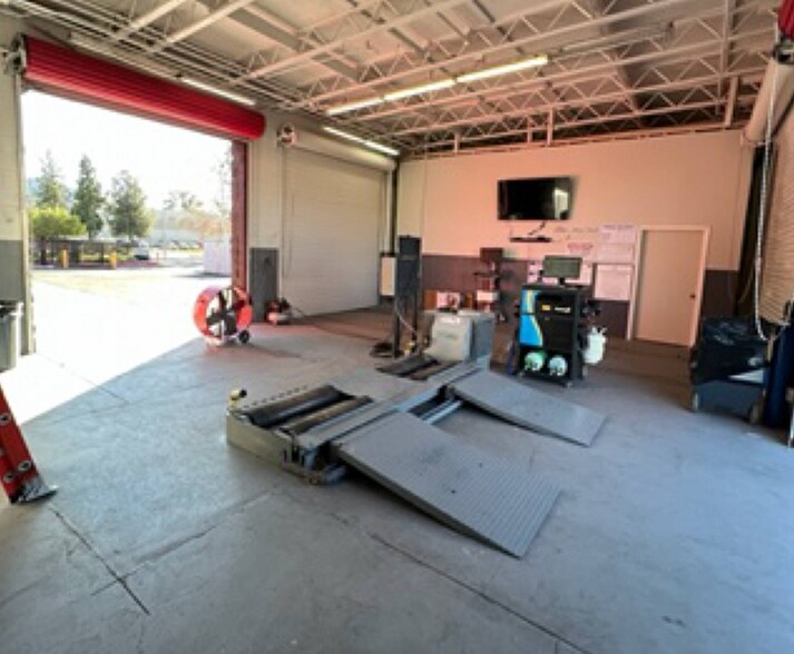 More Photos Of 2225 Club Way, San Bernardino Auto Repair For Sale