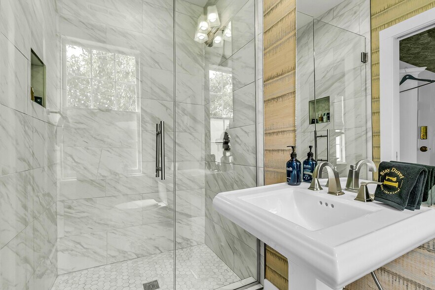 More Photos Of 184 Ashley Ave, Charleston Specialty For Sale