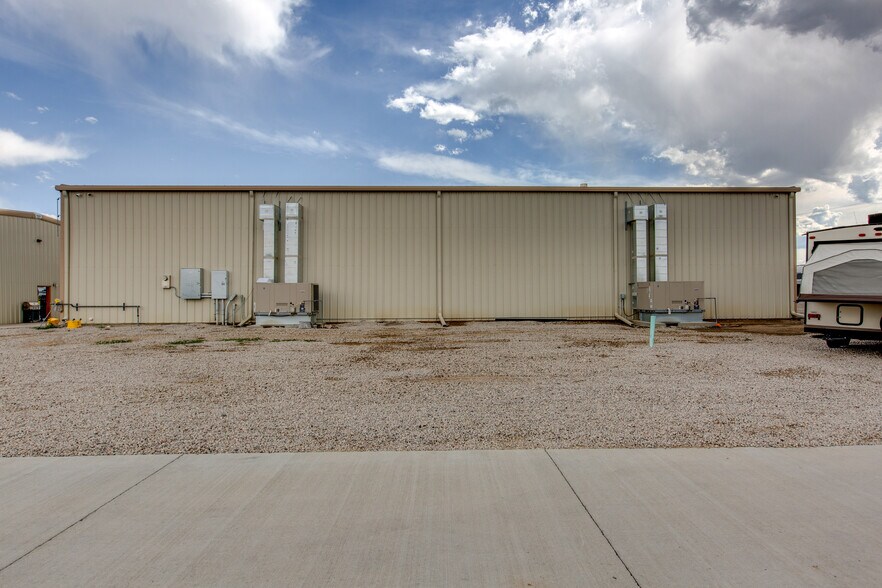 More Photos Of 4081 Camelot Cir, Longmont Showroom For Lease