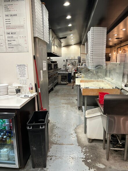 More Photos Of 241-243 S Beverly Dr, Beverly Hills Restaurant For Lease