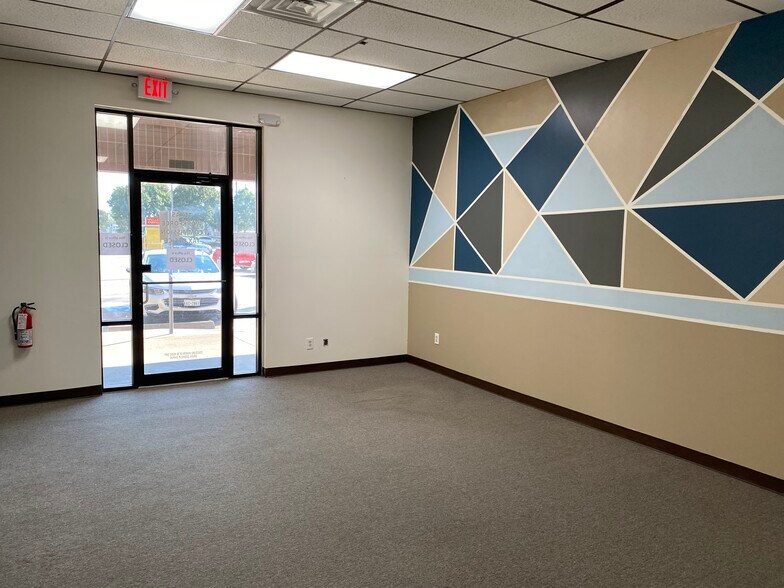 More Photos Of 4111 Fairmont Pky, Pasadena Unknown For Lease