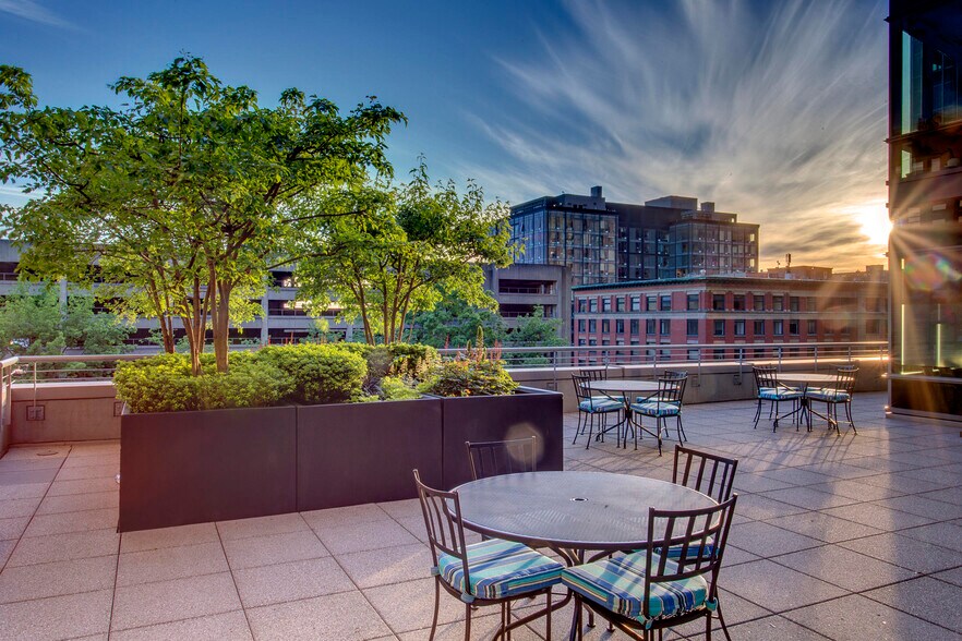 More Photos Of 719 2nd Ave, Seattle Office Residential For Lease