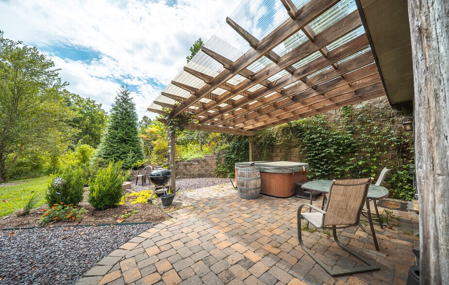 More Photos Of 295 Panthers Den Rd, Makanda Hotel For Sale