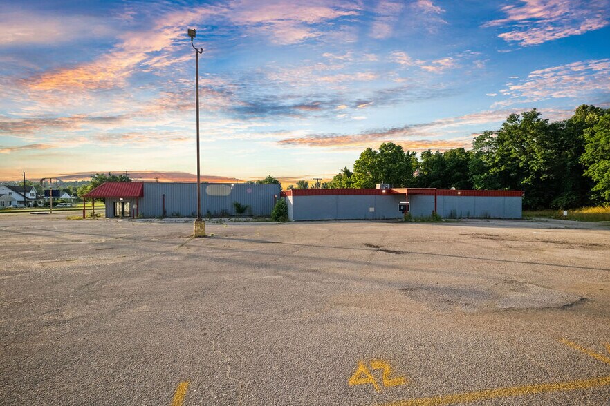 More Photos Of 425 Camden Rd, Huntington Drugstore For Sale