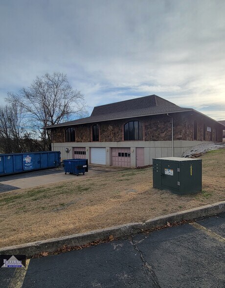 More Photos Of 3111 McClelland Blvd., Joplin Office For Sale