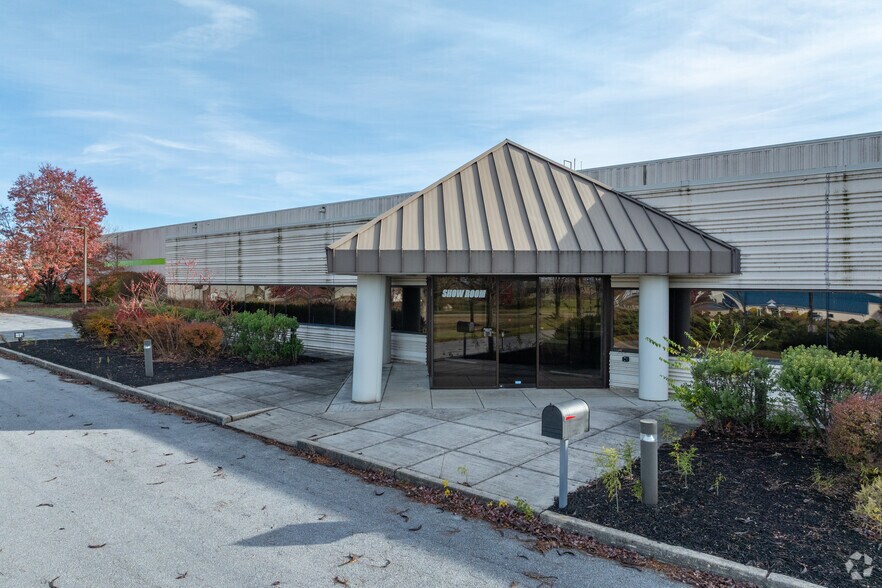 More Photos Of 25 Keystone Dr, Lebanon Warehouse For Sale