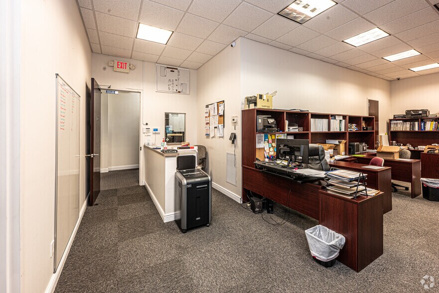 More Photos Of 607 Sunrise Hwy, Bellmore Storefront Retail Office For Sale