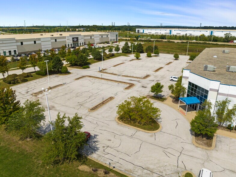 More Photos Of 1975 Melissa Ln, Aurora General Retail For Sale